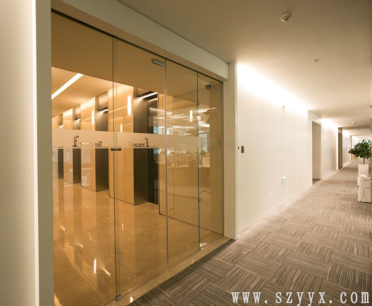 深圳办公室玻璃赢咖2门安装-赢咖2为其量身定制